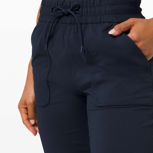Lululemon Woman's Size 2 True Navy Beyond the Studio Crop Lightweight Pants - Picture 7 of 14